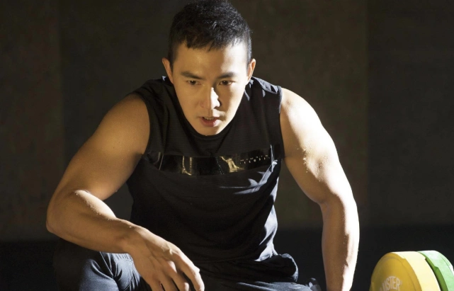 过气男星刘畊宏,带老婆直播健身,却惨遭平台封禁三次?