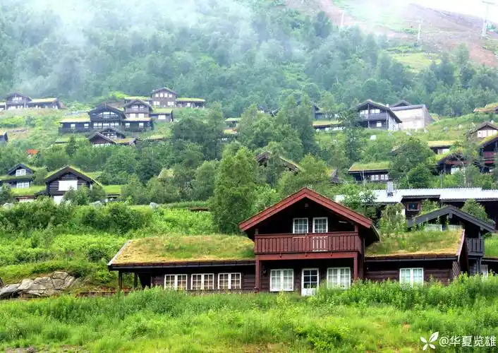北欧挪威之峡湾小镇乘火车渡船松恩峡湾行瀑布拍照变落汤鸡