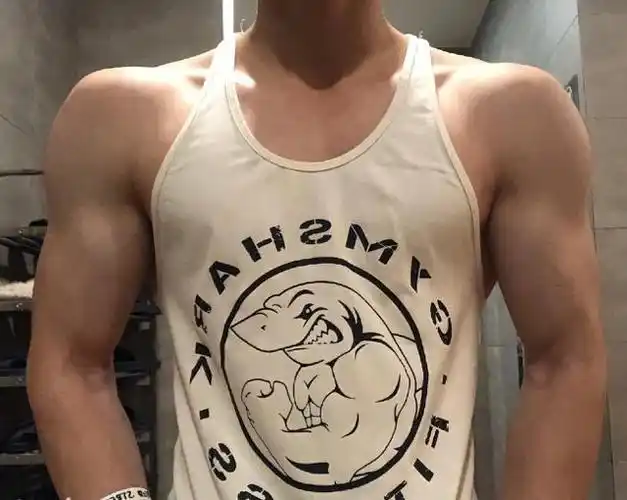 一枚健身圈后浪16岁就拥有八块腹肌秒杀一票健身教练