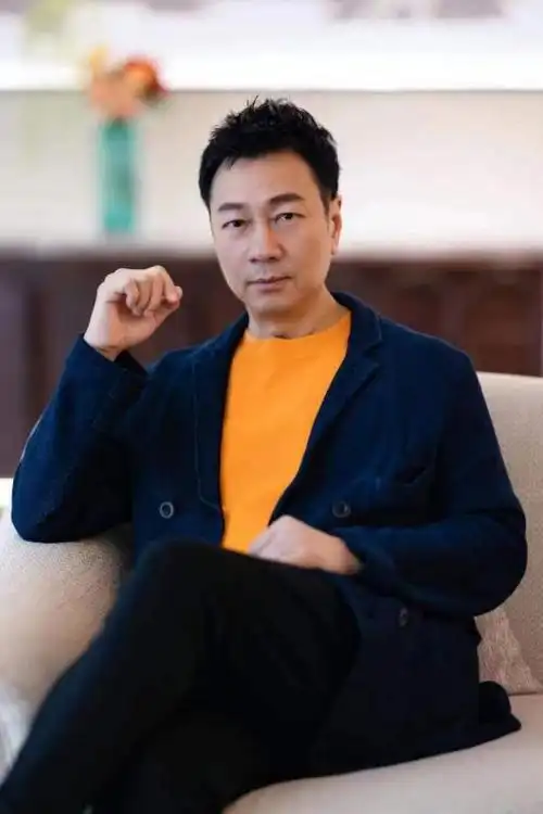 黎耀祥果断把自己房子卖掉,拿到了1350万元的房款,赚了793万