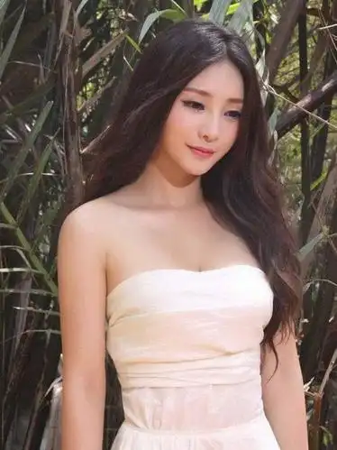 中国十大巨乳天后杨幂第七已很不错了第一名饱受胸大困扰