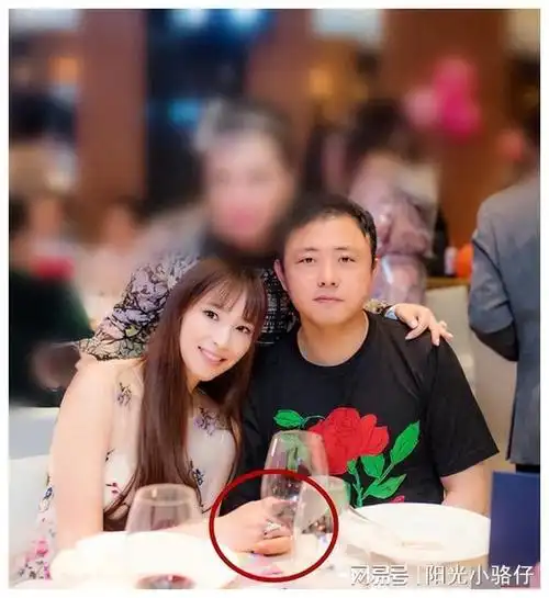 优雅似少女,4子女香港生活不会粤语|闺蜜|徐怀钰_网易订阅