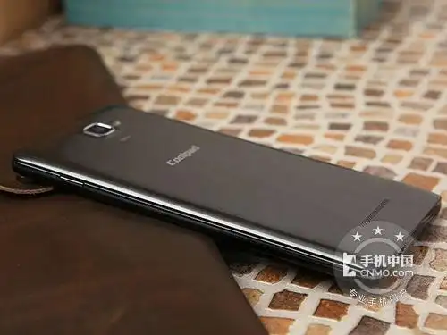 八核时尚神机 酷派7320南宁售830元