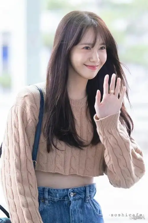 韩国女星林允儿大秀小蛮腰!五官精致身材曼妙美得让人窒息