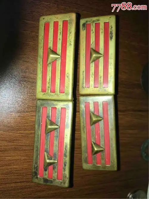 早期复制的国军抗战领章两副