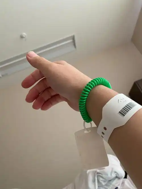 带上最贵的最可爱的手环日本住院1