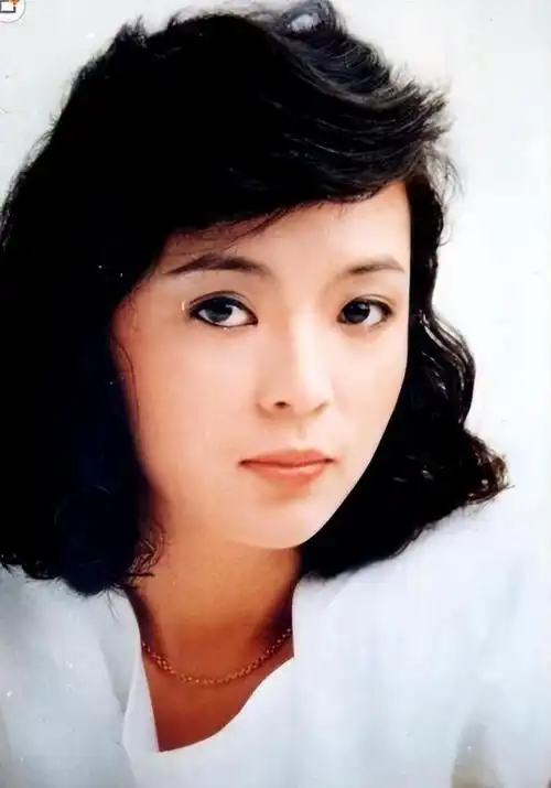 周润发一生丁克不和成龙周星驰合作并称死后捐出56亿财产