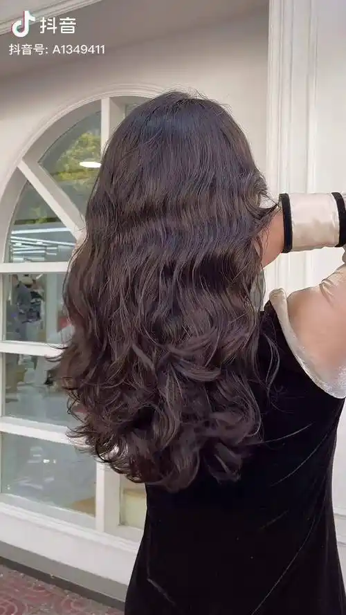 2021年最火木马卷冷咖棕色适1840岁女性免打理特别好看保存去找托尼吧