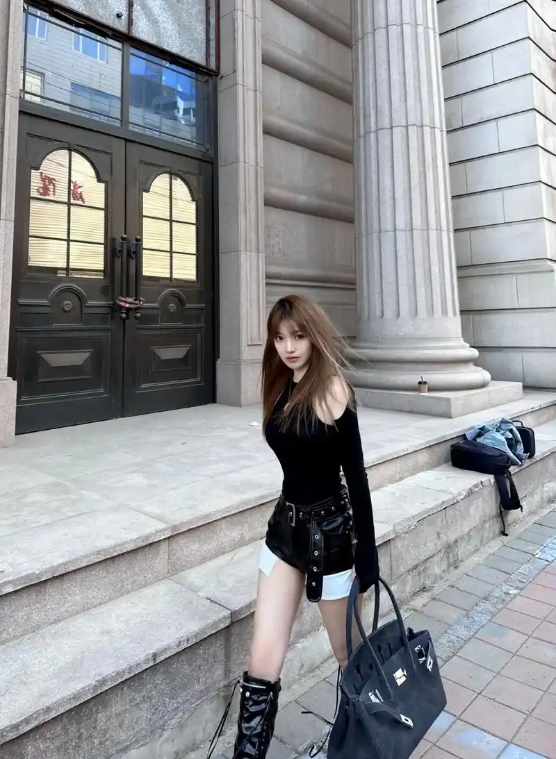 吐舌头 眼睛朝上拍一张 发来看看#inmyfeelings  - 抖音