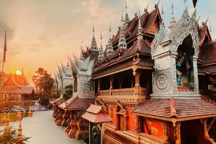 西双版纳曼听公园一组复古人像