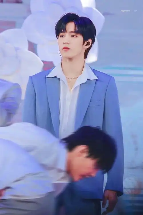 刘耀文 超绝少年气#·#刘耀文 全能忙内#如果喜欢有颜色 那就是蓝