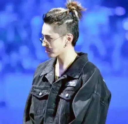 男士背头扎辫子发型图片