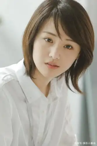 《流淌的美好时光》郑爽美照欣赏,短发素颜依旧是盛世美颜啊!