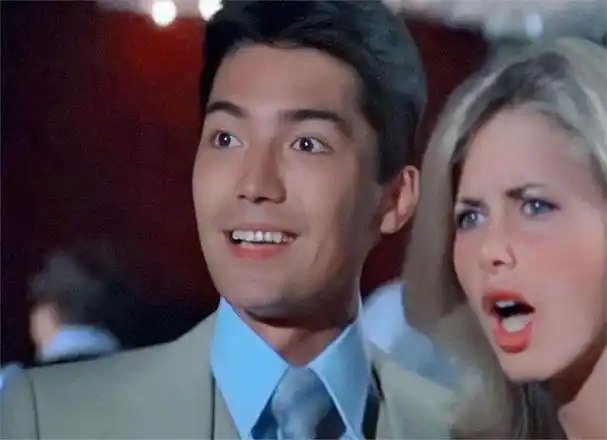 尊龙亚洲第一美男全球最美50人之一一个可怜的孤儿