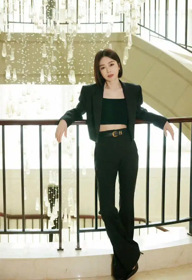 44岁秦岚身材管理太绝了吧  #秦岚