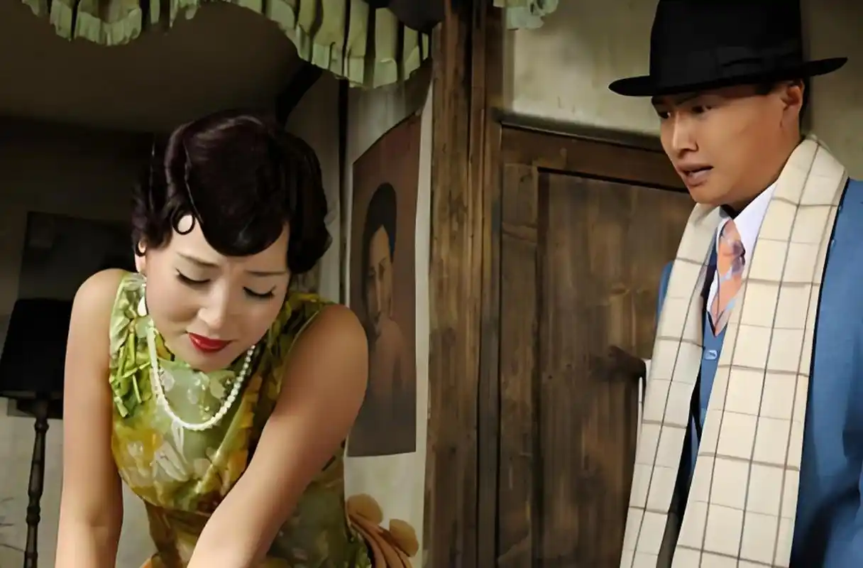 《纸醉金迷》讲述了东方曼丽,袁园,田佩芝三位美人在特殊时代背景下的