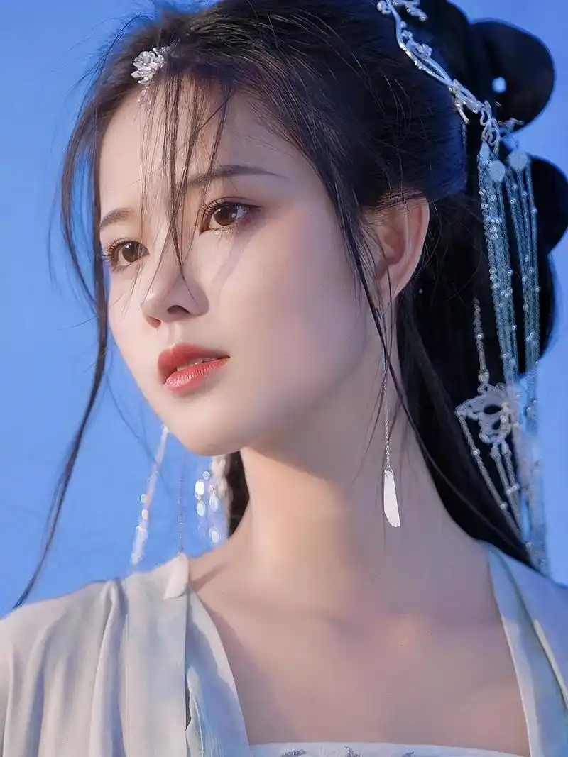 从此山水不相逢,不问旧人长与短#古风 #国风美女 #清冷  - 抖音