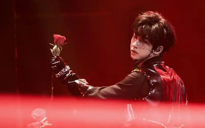 【特务j】另万千粉丝尖叫划破漫长黑夜的现场! 贺峻霖直拍