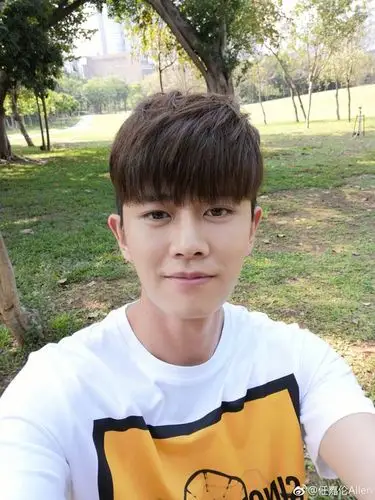 任国超 今天很happy啊,自拍加nba的(谁能解题)