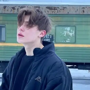 禾白ins风欧美男生头像