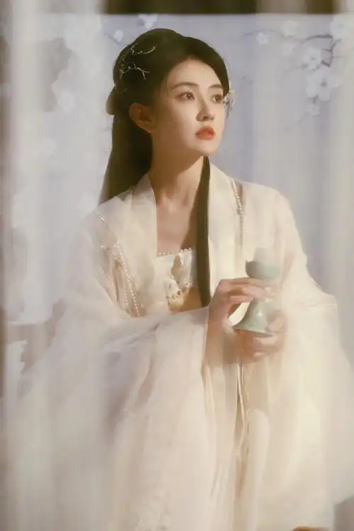梁洁这个古装写真完全清冷体弱但又顽强刚烈的白月光级别建议梁洁鲨回
