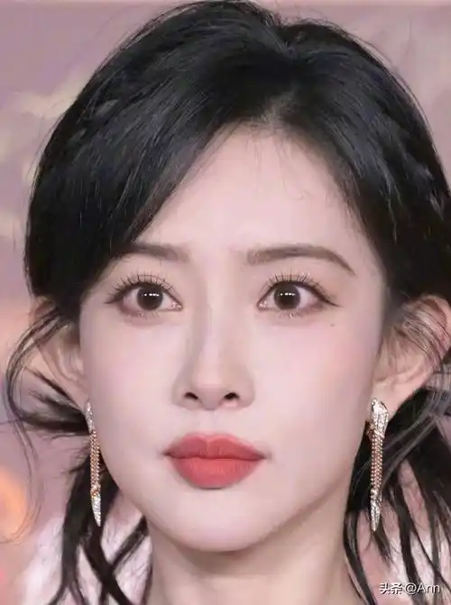 微博之夜红毯女明星生图怼脸直拍,谁更胜一筹?