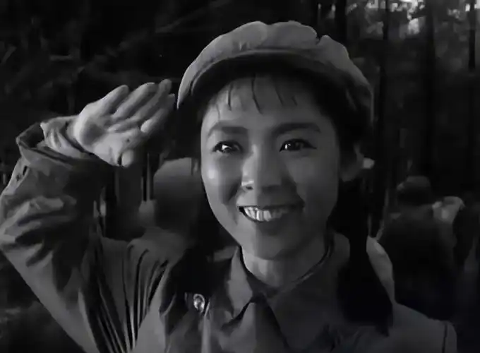 回顾刘尚娴饰演英雄儿女中的王芳走红患难婚姻格外美丽