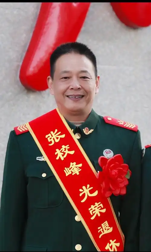 "虽说铁打的营盘流水的兵,可当听到老班长要离开的消息时,武警河南省