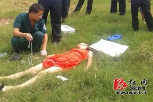 年轻女子怀疑老公有外遇跳江(图)