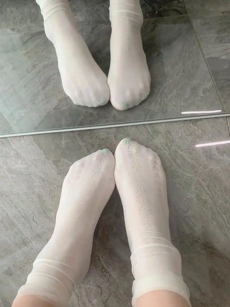 今日分享 夏天冰冰袜蕾丝花边#女生的脚 #袜子🧦 #袜里袜 - 抖音