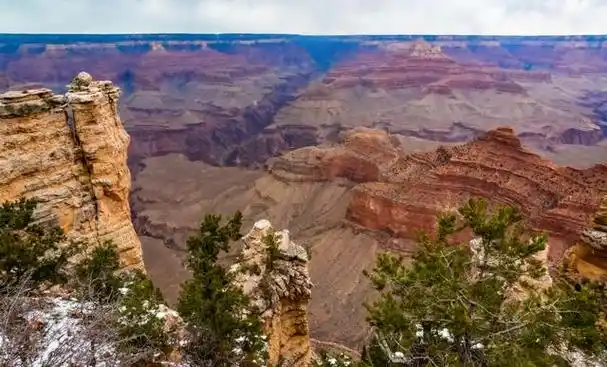 这座世界闻名的自然景观位于美国亚利桑那州西北部,是亿万年来