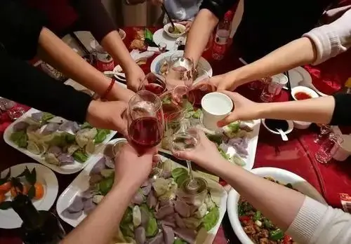酒局上不喝酒的人千万别说这3句话同事不喜欢还会得罪人
