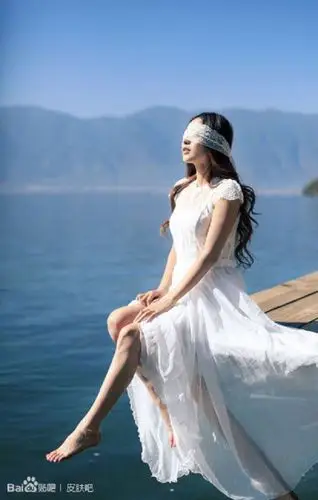 欧美中有个白纱蒙眼的女星是谁