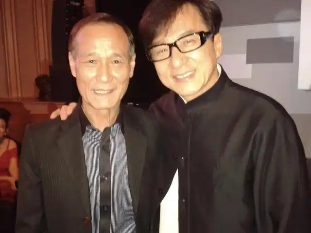 虽然陈惠敏和成龙私交甚好,但仍然在大众面前直言不讳,希望借此给年轻