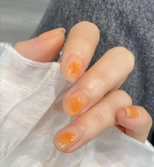 黑黄皮女生在夏季怎么选美甲这几款美甲温柔又气质还很洋气