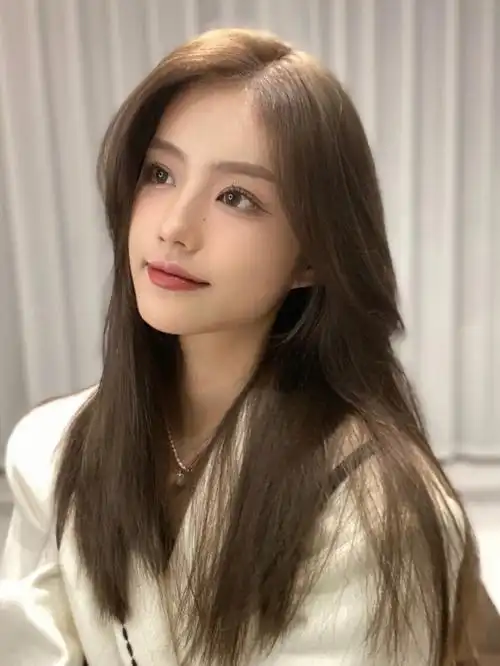 分享一款一年四季都很适合的发色～～冷咖棕色是一款很经典的显白发色