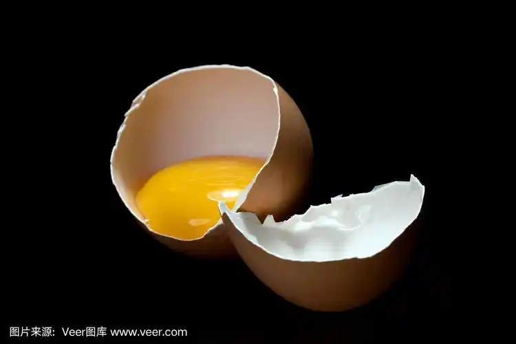 新鲜的破碎的鸡蛋