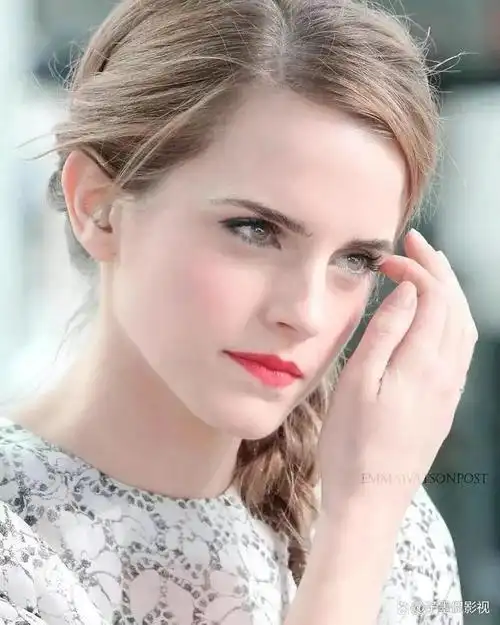 英国女演员超模艾玛沃特森的时尚美照真是太漂亮了