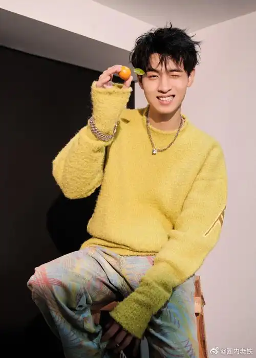 秦霄贤晒工作九宫格##秦霄贤三月随拍大片