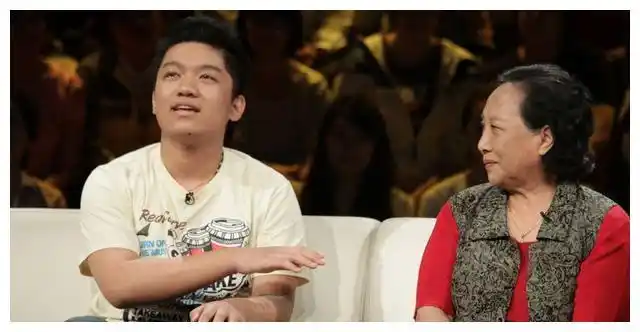 "小雨"尤浩然:3岁出道,高考3次才入北影,女朋友颜值惹人羡慕