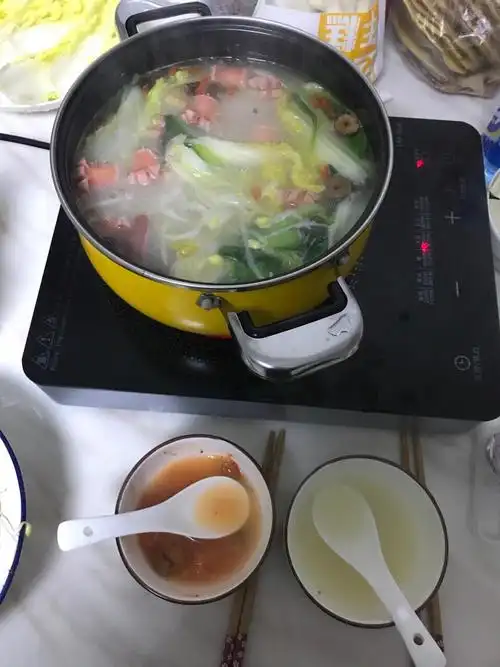 一起吃火锅的照片 哈哈 原谅我手残.