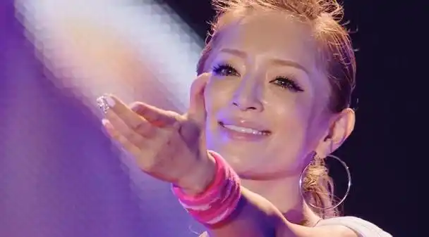 多少男子的梦中情人,滨崎步,一件t恤就能开演唱会的女人