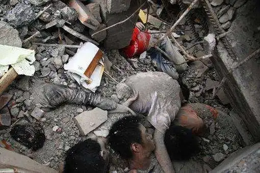 汶川大地震感人图片,汶川大地震感人100图片-图片大观-奇异网