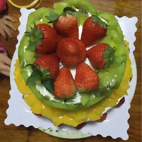 手机用户0415_17rh做的草莓生日蛋糕
