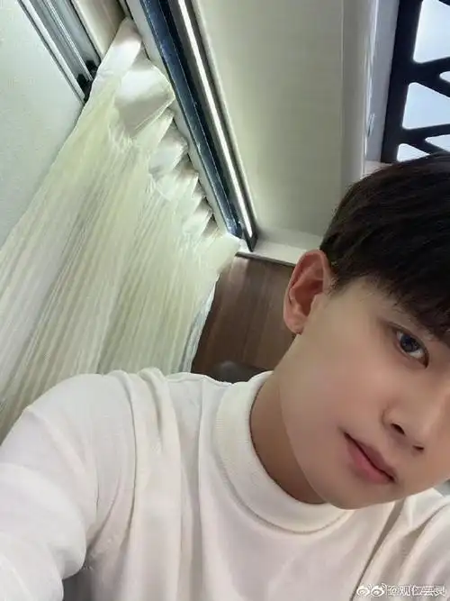 任嘉伦##任嘉伦12月第一张自拍