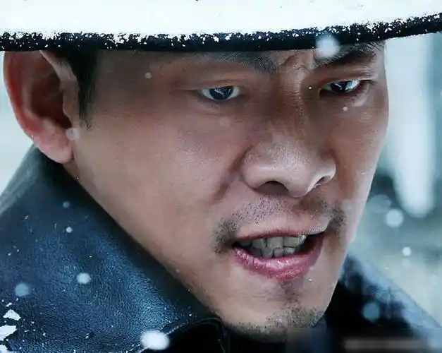 71岁的张艺谋9位实力派演员悬崖之上3处硬伤让人惋惜