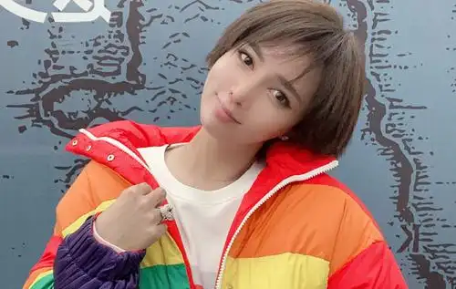 网红"时大漂亮"外站注册账号,多次豪刷礼物,直播盛赞师傅辛巴