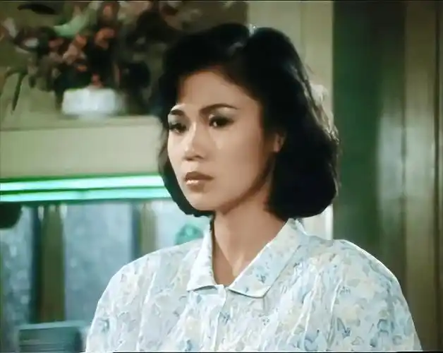 向云1963年出生,是土生土长的新加坡人,也以出演本土剧闻名,曾是