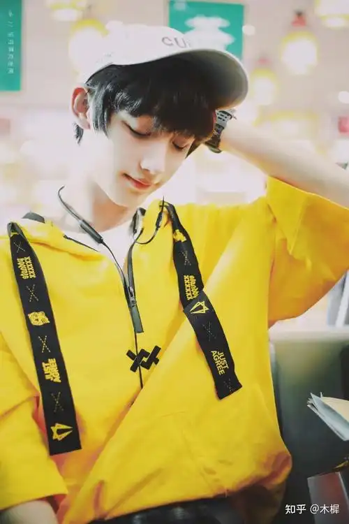 谁有丁程鑫戴帽子很英气很帅的图片