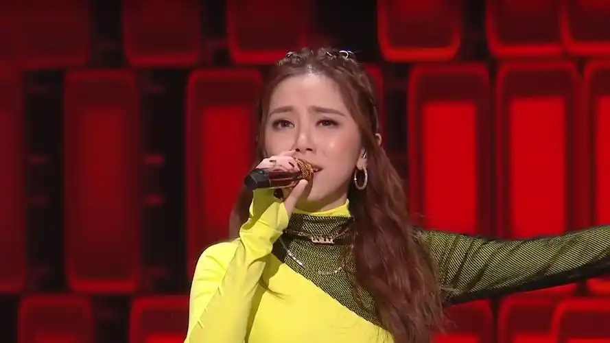 e.m.邓紫棋《新的心跳》高音超稳,现场秒变演唱会